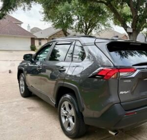 RAV4 · LE Sport Utility 4D