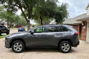 RAV4 · LE Sport Utility 4D