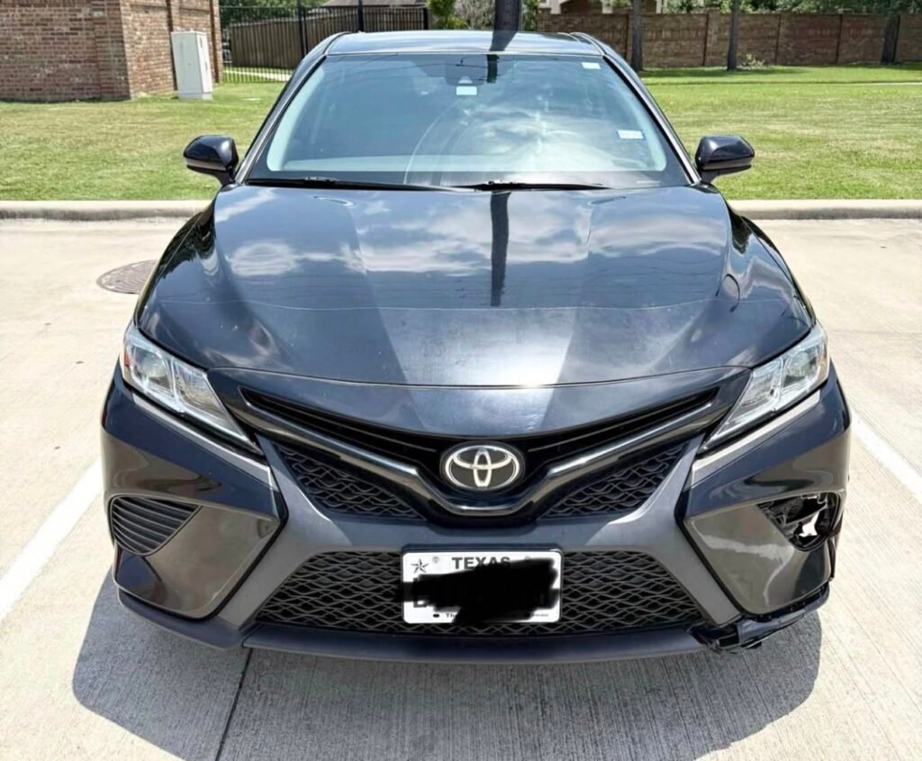 Camry · SE Sedan 4D