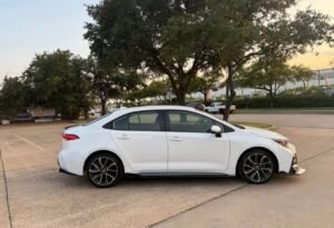 Corolla · SE Sedan 4D