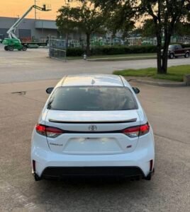 Corolla · SE Sedan 4D