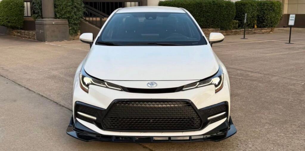 Corolla · SE Sedan 4D