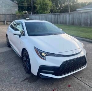 Corolla · SE Sedan 4D