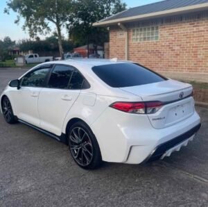 Corolla · SE Sedan 4D