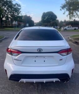 Corolla · SE Sedan 4D