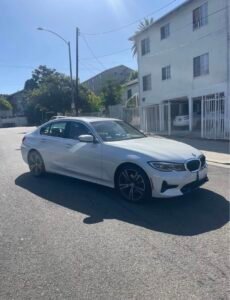 · 330i Sedan 4D
