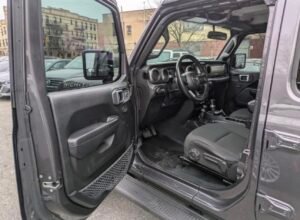 · Unlimited Sport SUV 4D